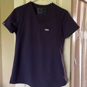 Nearly NEW, FIGS, PLUM SCRUB SET